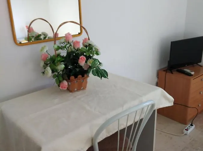 Ξενοδοχείο με διαμερίσματα Nonna Marija Nine Ρόβινι